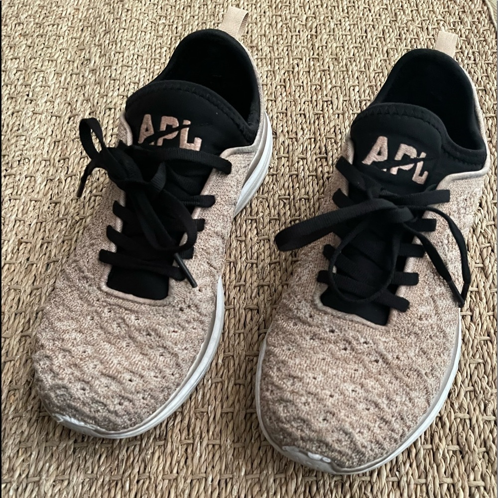 APL: Athletic Propulsion Labs Techloom Phantom Tennishoes Sneakers in Rose Gold
